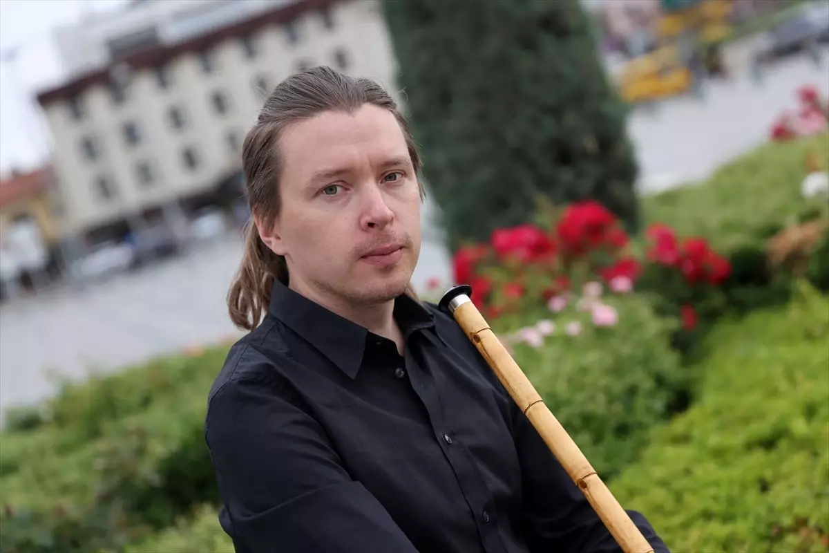 Rus Müzisyen Neyle Tanıştı