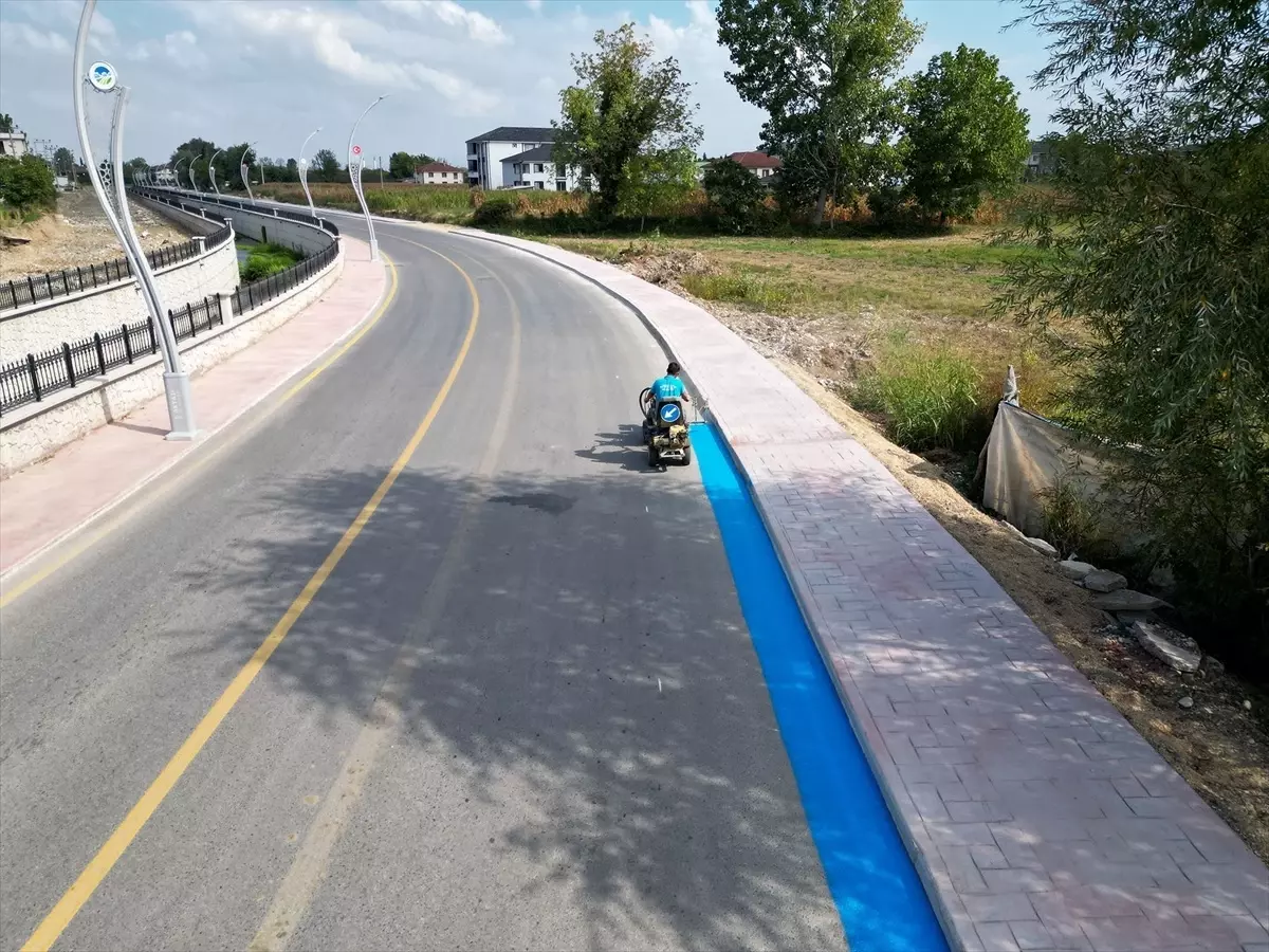 Akyazı\'da 2 km Bisiklet Yolu Tamamlandı