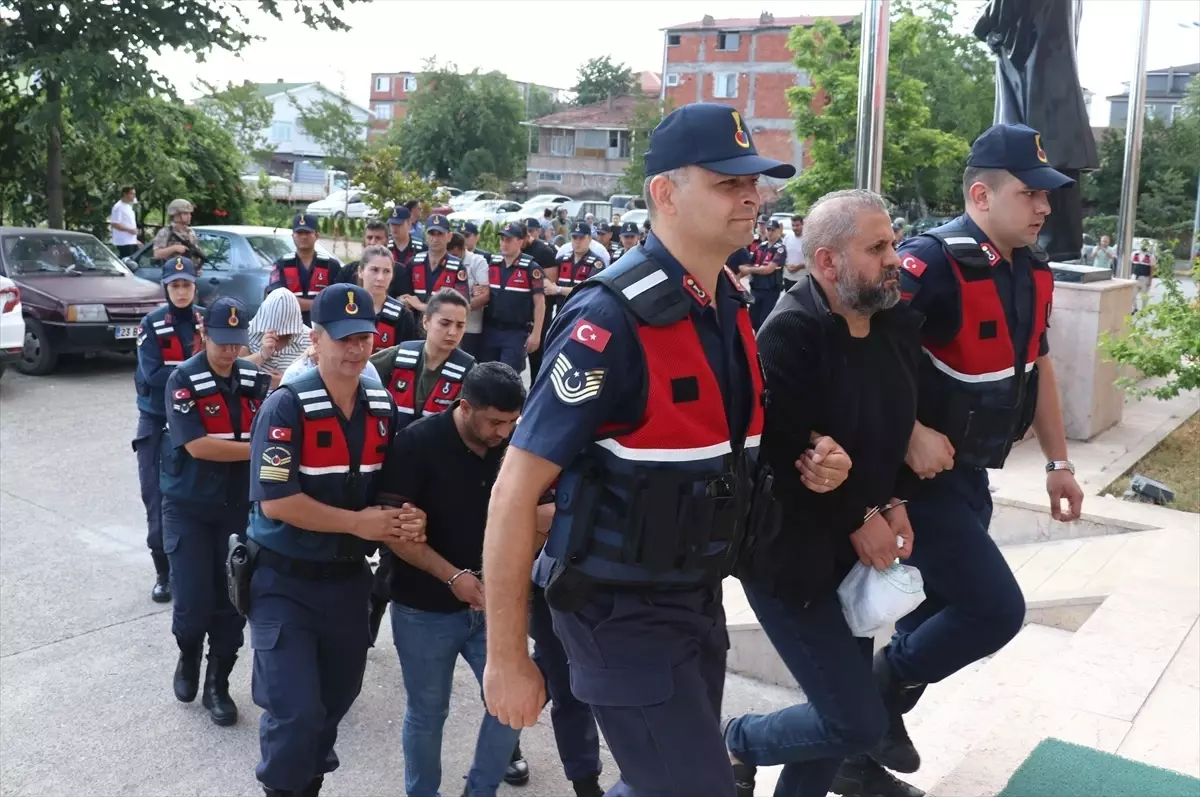 Kocaali\'de Dolandırıcılık Operasyonu: 6 Tutuklama