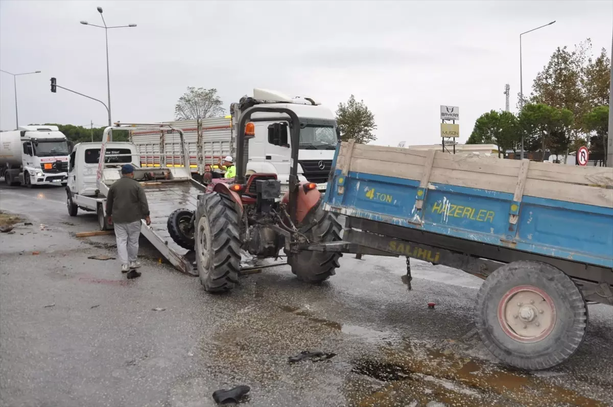 Tır-Traktör Kazasında Yaralı Hayatını Kaybetti