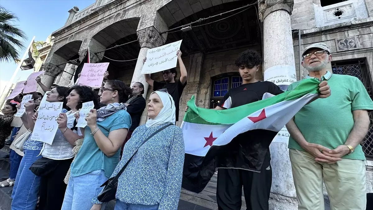 Şam\'da Filistinli Esirlere Destek Gösterisi