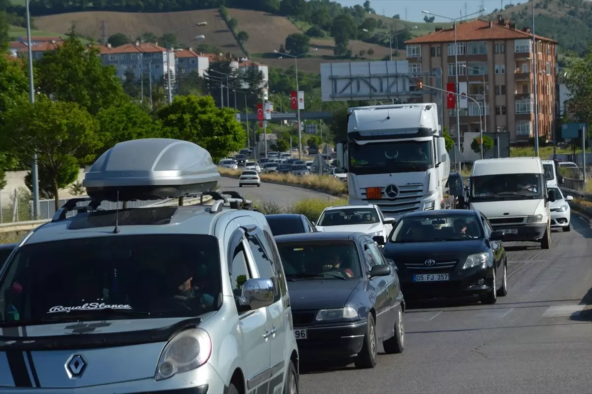 Havza\'da Kurban Bayramı Trafik Yoğunluğu