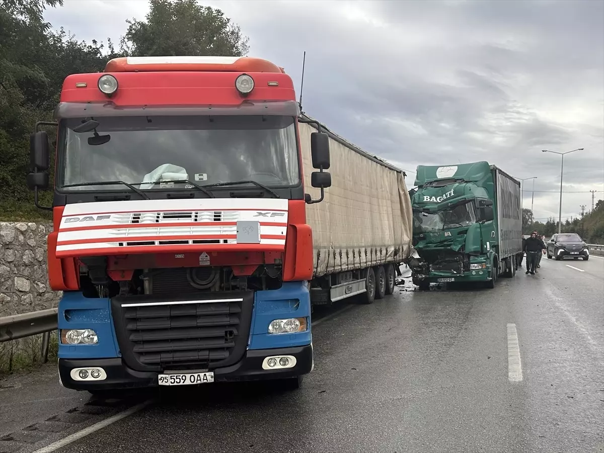 Samsun\'da 3 Trafik Kazası: Ulaşım Aksadı