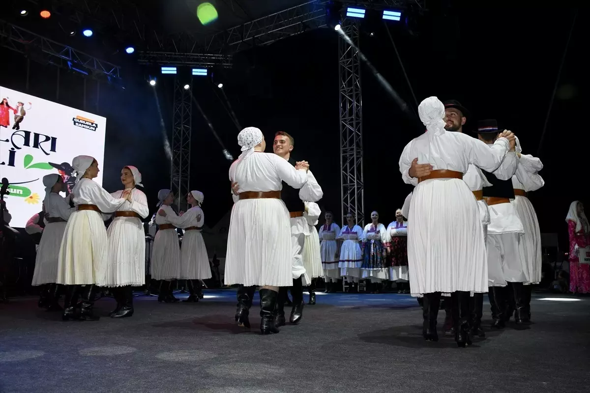 Samsun\'da 35. Halk Oyunları Festivali Başladı