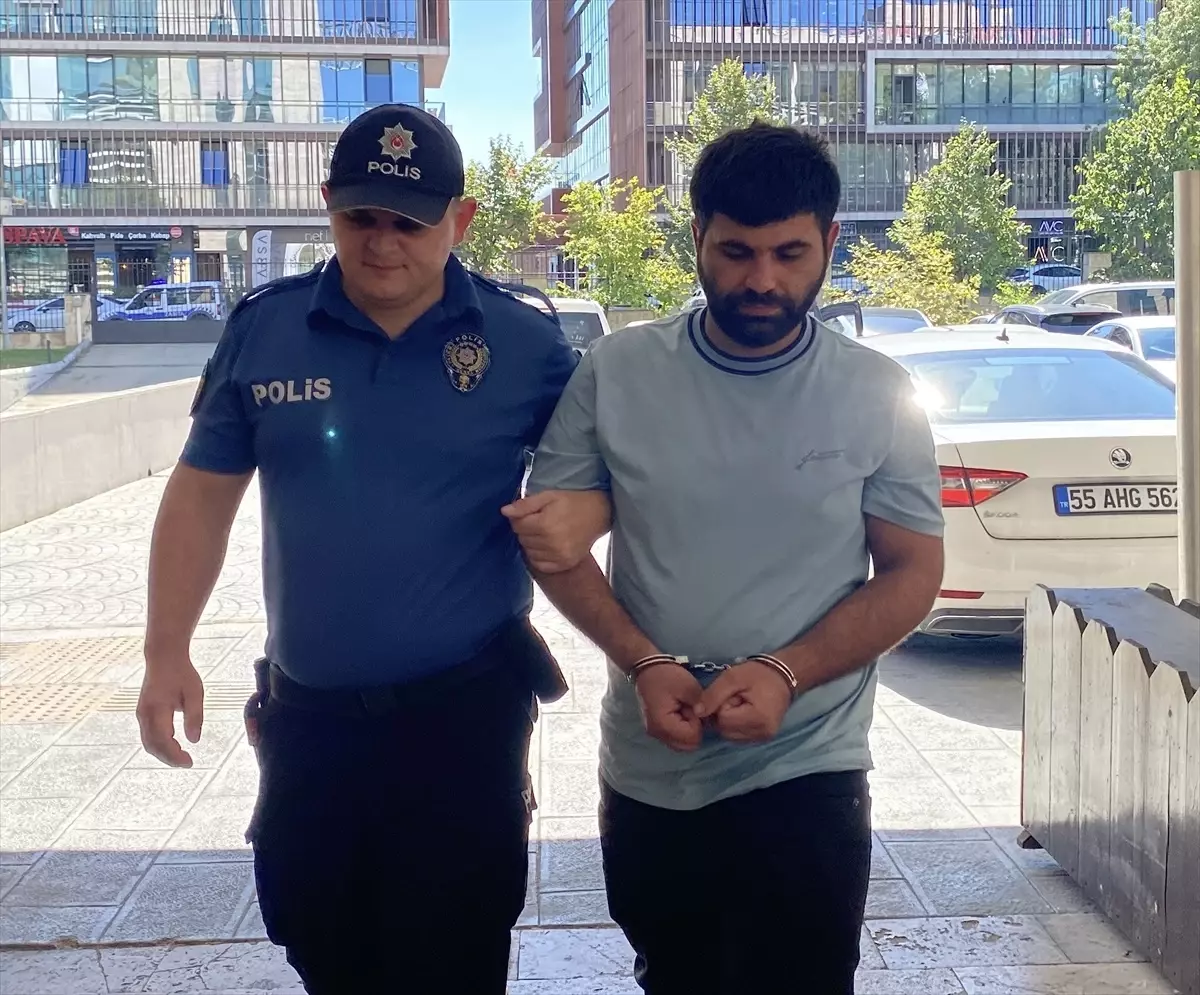 Samsun\'da araçlarının önü kesilen çift darbedildi