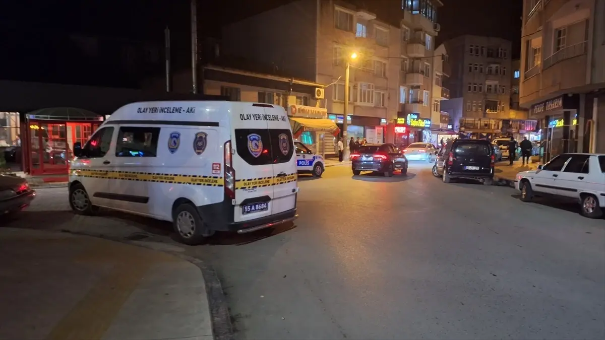 Bafra\'da Bıçaklı Tartışma: 3 Yaralı, 2 Gözaltı