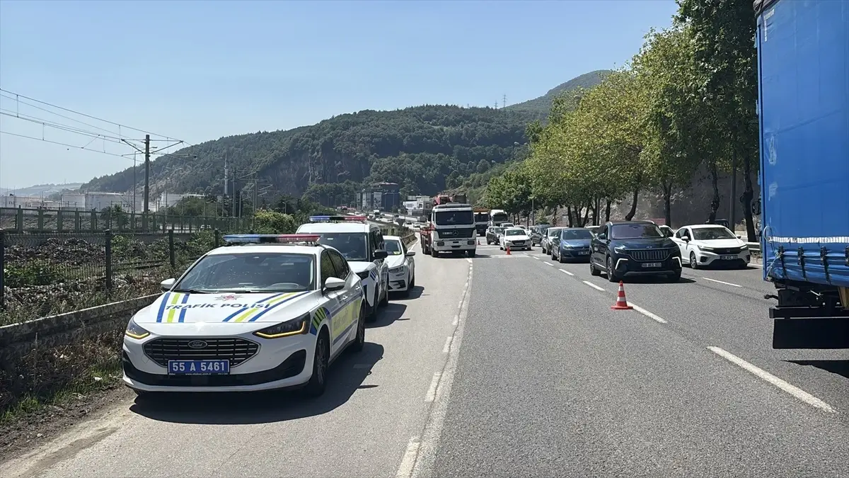 Samsun\'da Motosiklet Devrildi, Sürücü Yaralandı