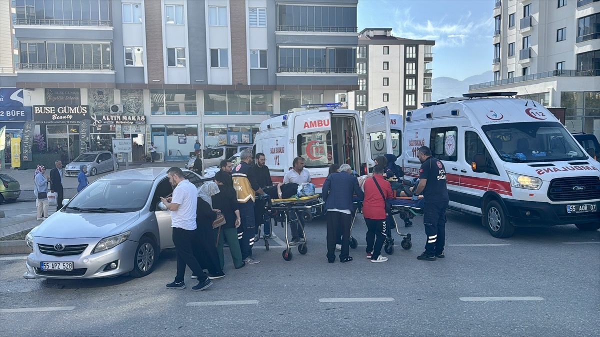 Samsun\'da Trafik Kazası: 2 Yaralı