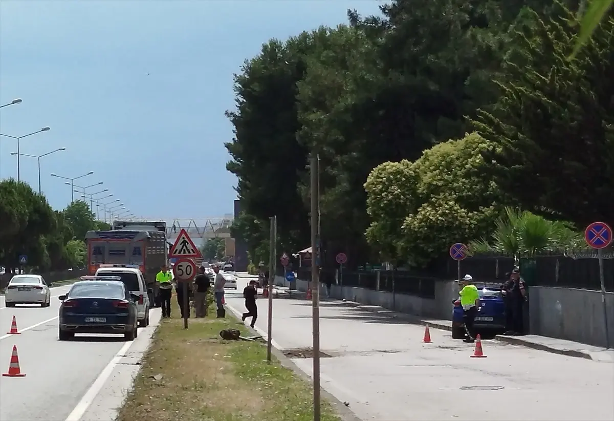 Atakum\'da Trafik Kazası: Sürücü Yaralandı