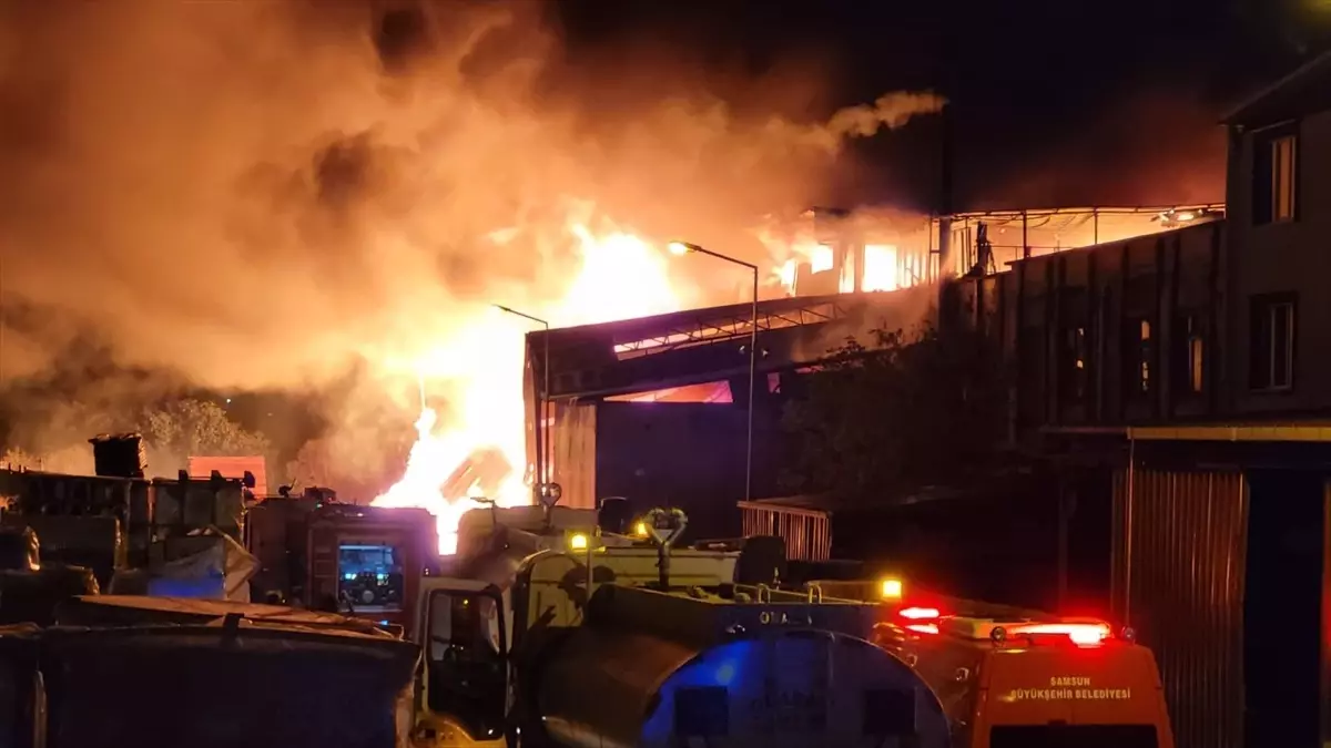 Tekkeköy\'de Kereste Fabrikasında Yangın