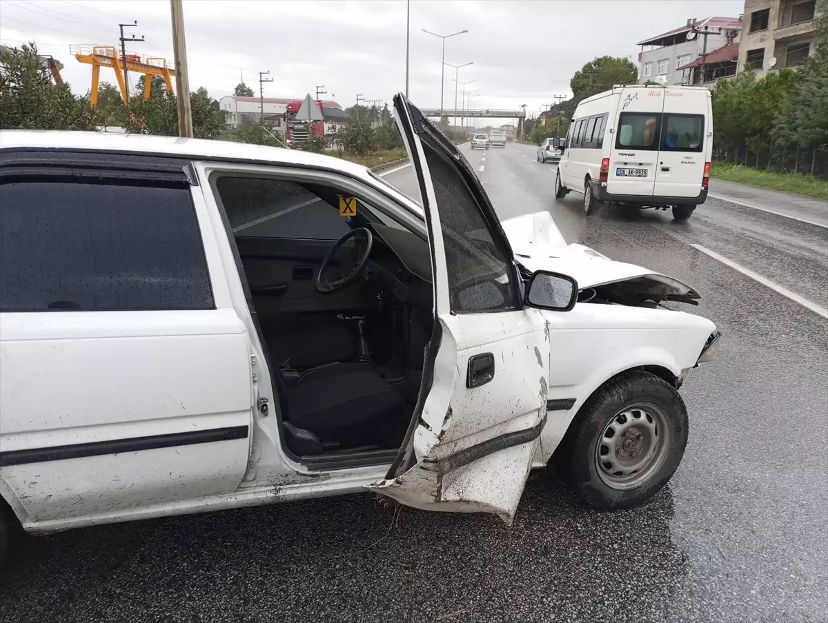 Çarşamba\'da Trafik Kazası: 2 Yaralı