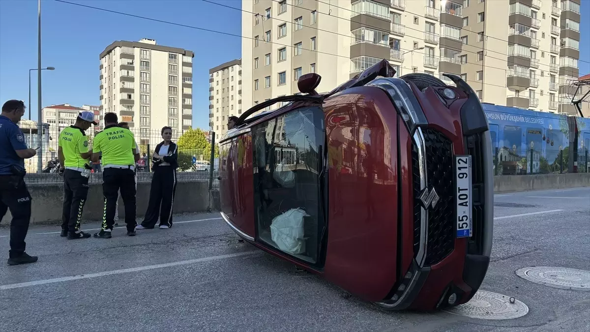 Atakum\'da Trafik Kazası: 2 Yaralı