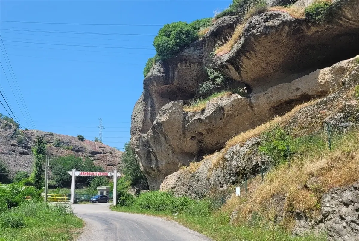 Tekkeköy Mağaraları Kurban Bayramı\'nda Ziyaretçi Akınına Uğradı