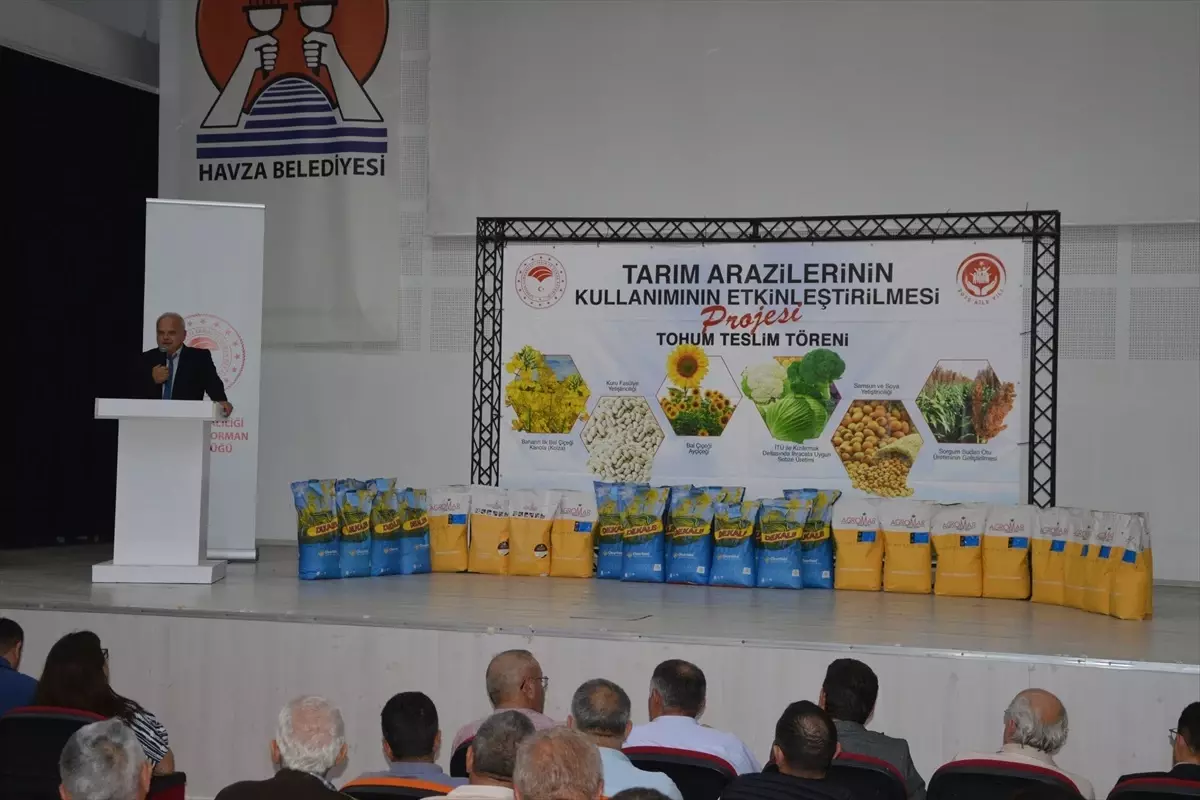 Havza\'da Kanola Tohumu Dağıtımı