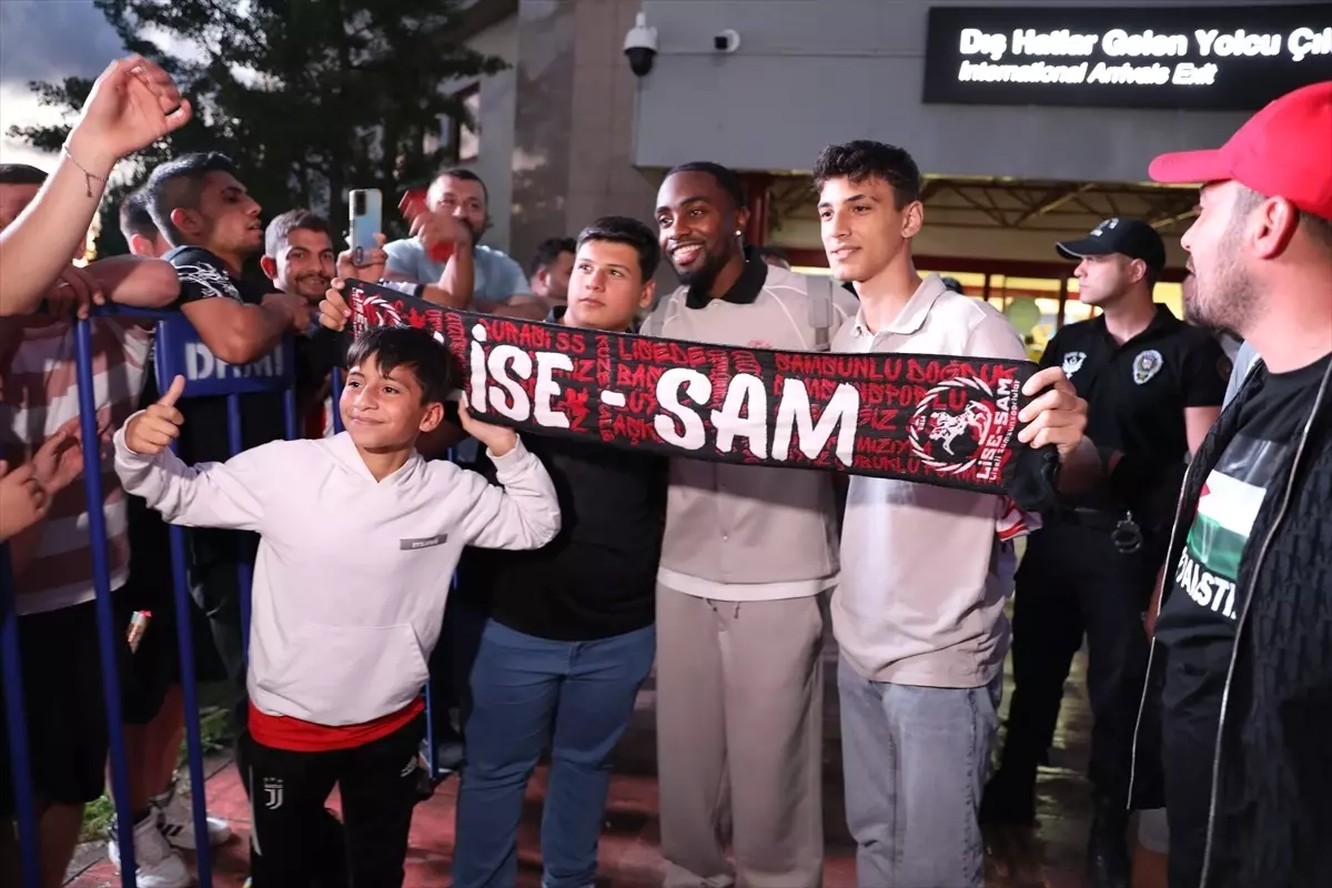Samsunspor Antoine Makoumbou\'yu Karşıladı