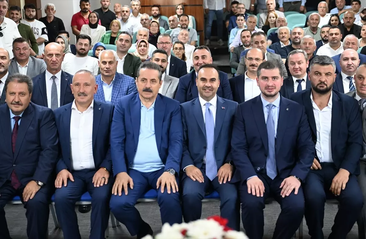 Sanayi ve Teknoloji Bakanı Kacır, Rize\'de AK Parti İl Başkanlığı ziyaretinde konuştu Açıklaması