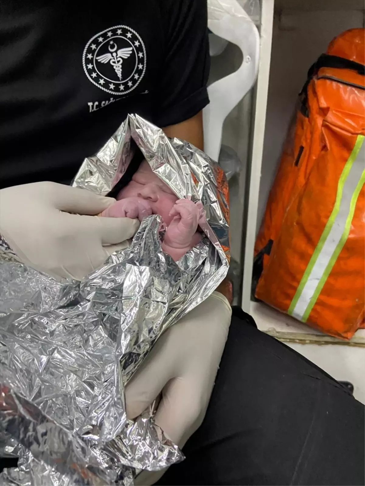 Ambulasta Doğum: Hamile Kadın Bebeğini Hayata Getirdi