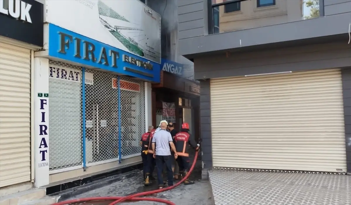 Şanlıurfa\'da Havai Fişek Deposu Yangını