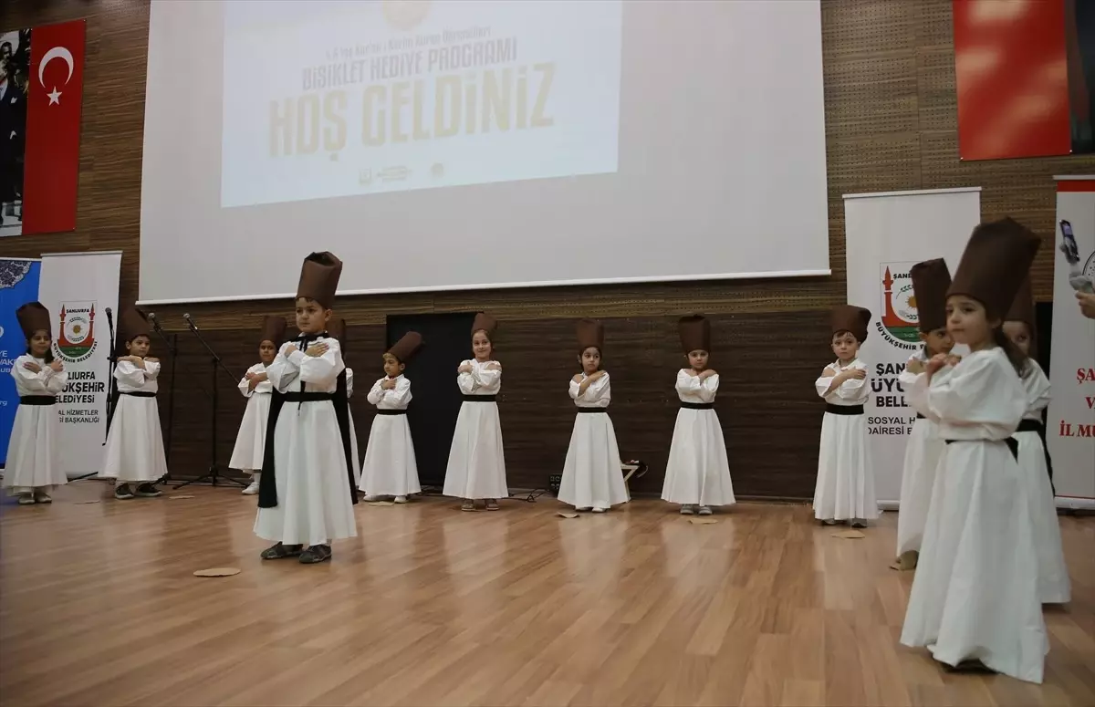 Kur\'an Kursu Öğrencilerine Bisiklet Dağıtımı