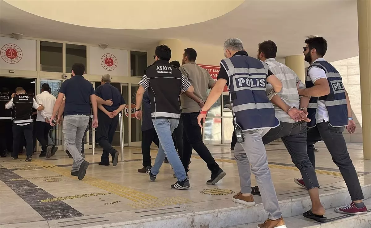 Şanlıurfa\'da Otel Önüne Silahlı Saldırı