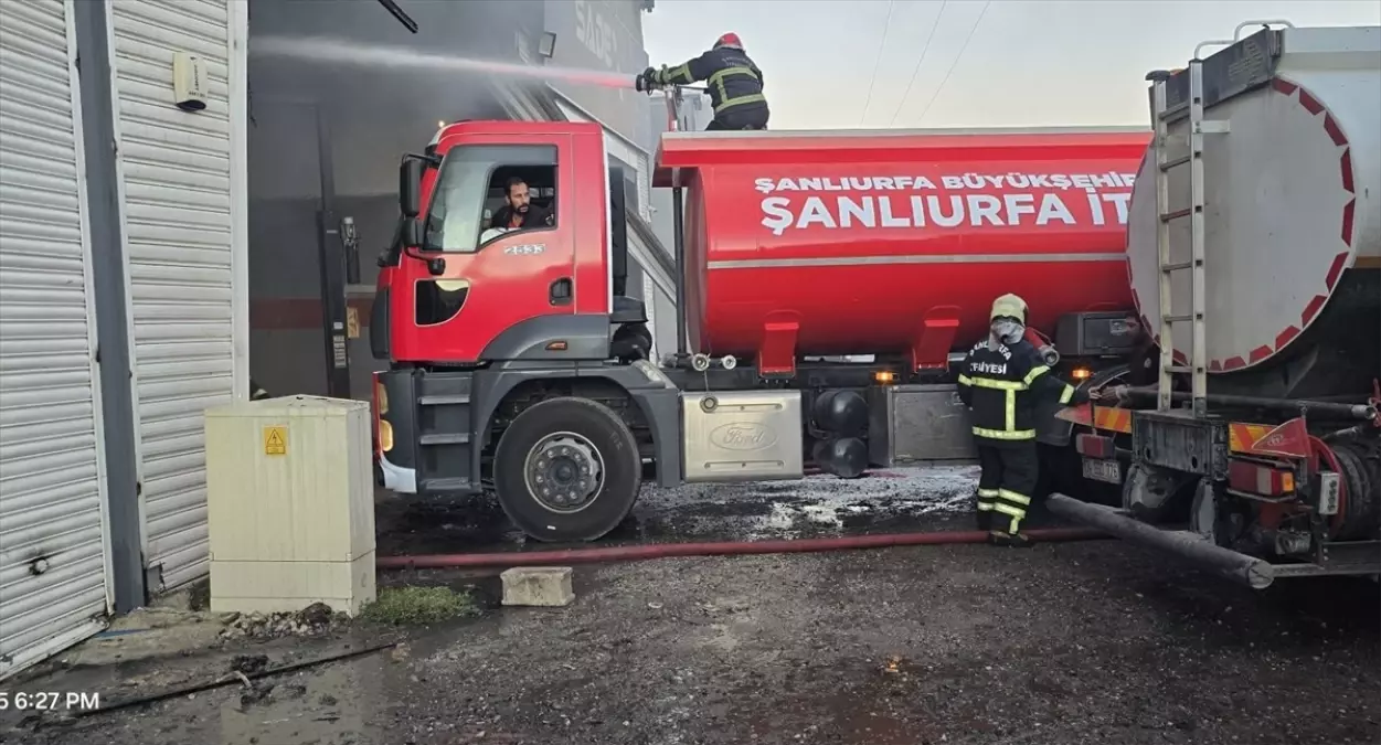 Şanlıurfa\'da Oto Tamirhanesinde Yangın