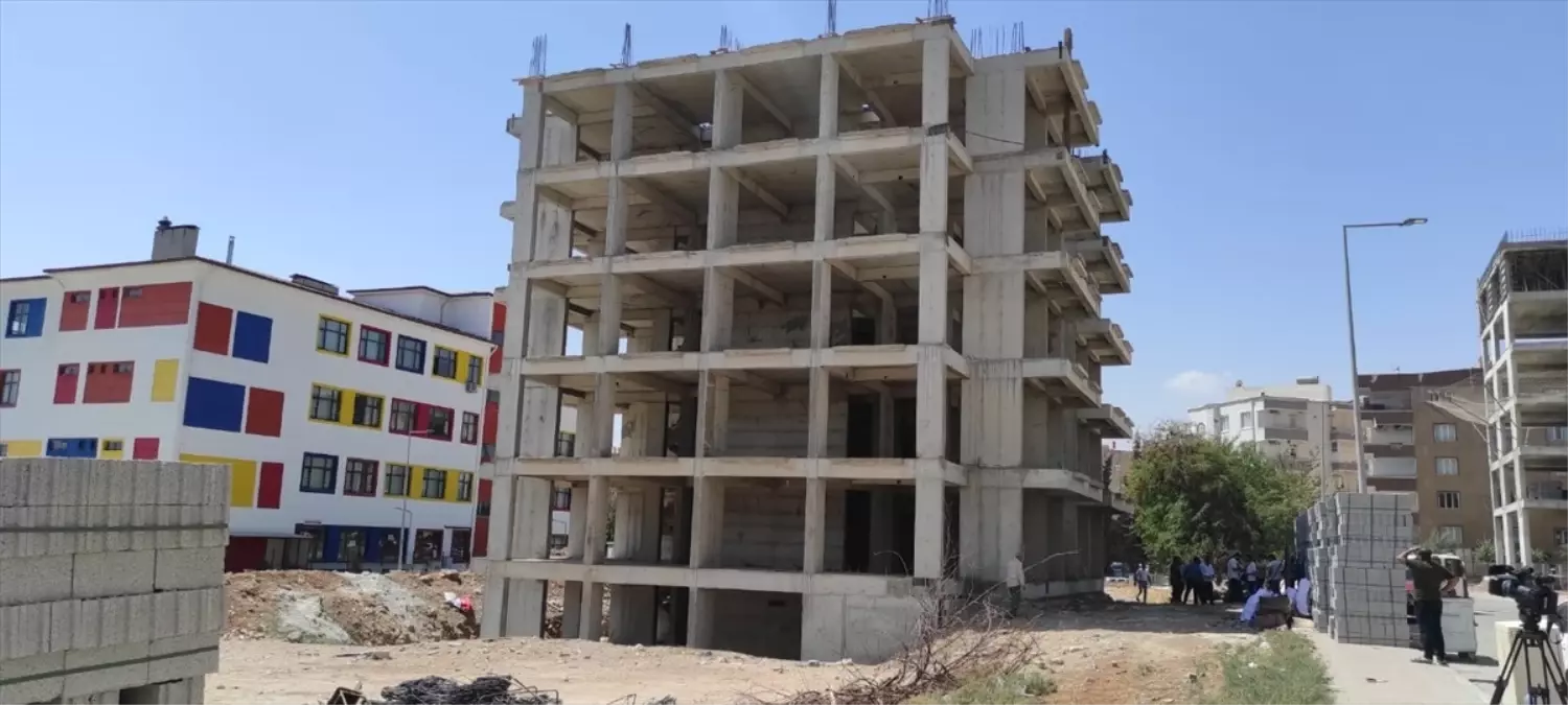 Şanlıurfa\'da Güvensiz Bina Yıkıldı