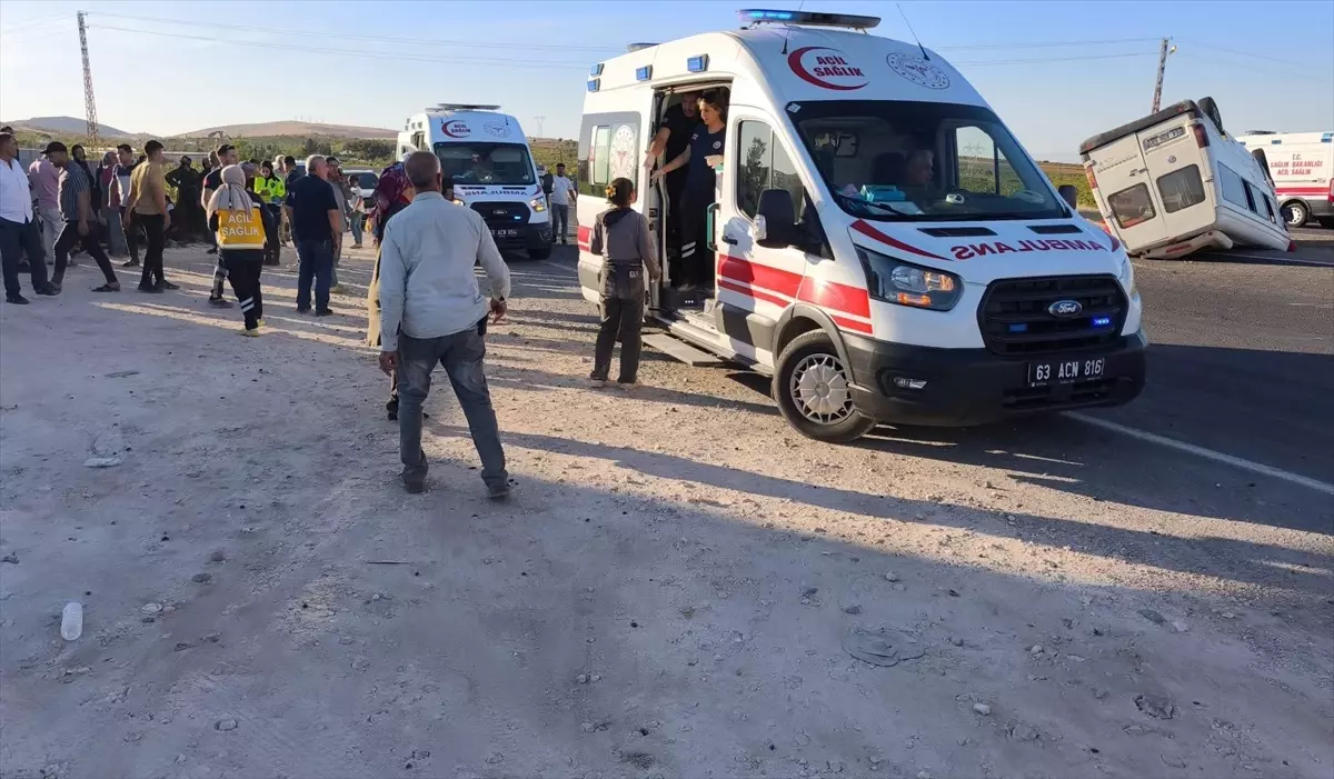 Şanlıurfa\'da Minibüs Devrildi, 19 Yaralı
