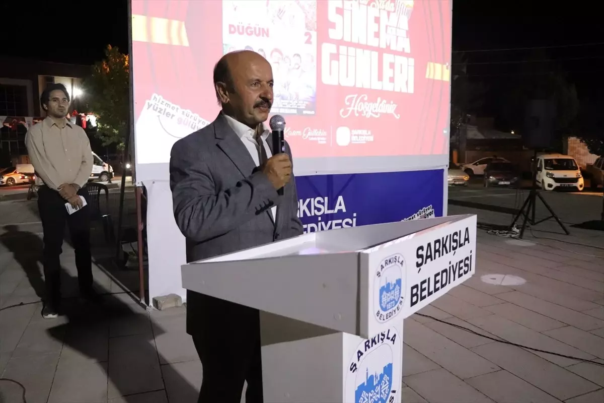 Şarkışla\'da açık hava sinema etkinliği düzenlendi