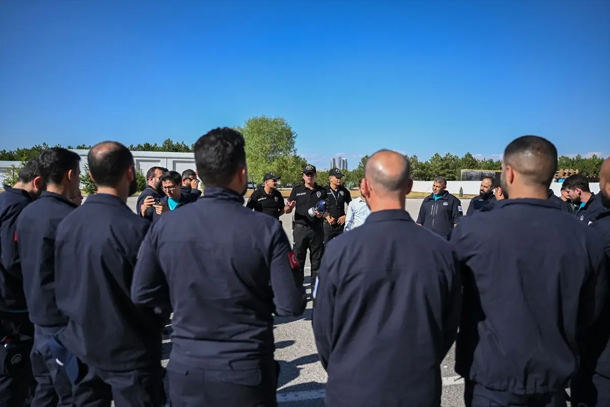 Gazetecilere Savaş Muhabirliği Eğitimi