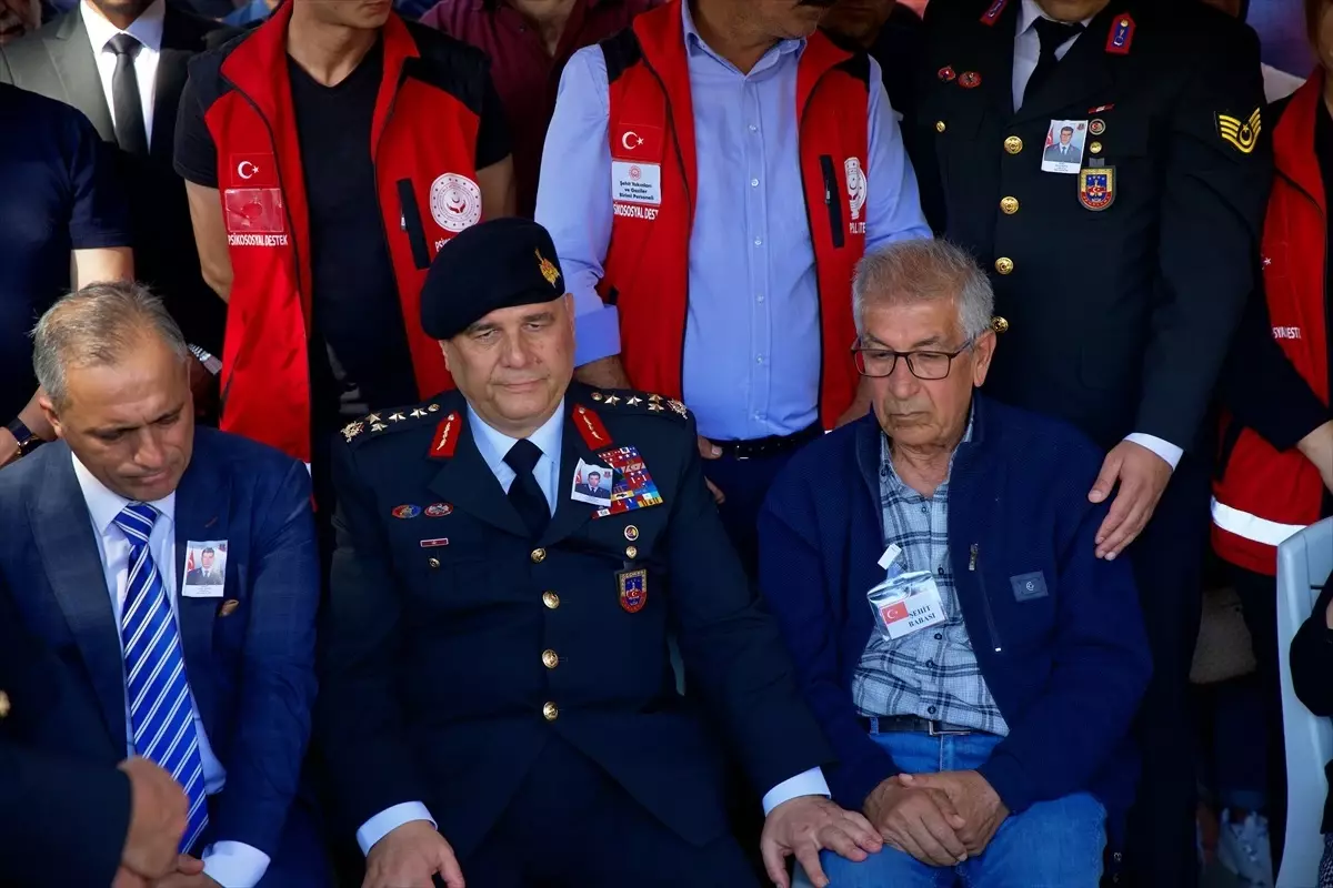 Şehit Jandarma Astsubay Çavuş Kemal Özgür\'ün cenazesi Osmaniye\'de defnedildi