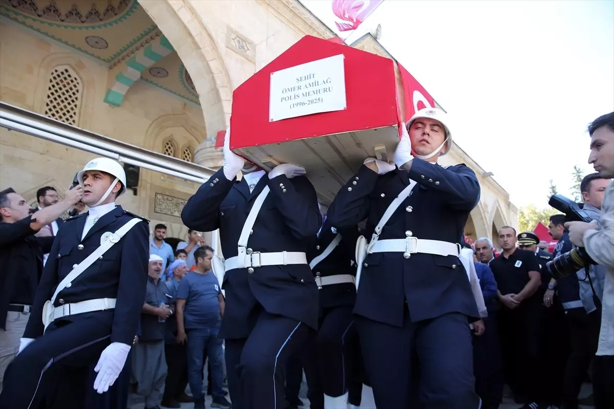 Şehit polis memuru Ömer Amilağ, Şanlıurfa\'da son yolculuğuna uğurlandı