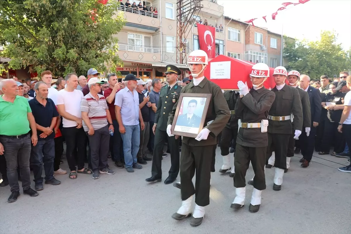 Şehit Üsteğmen Özsu memleketi Edirne\'de son yolculuğuna uğurlandı