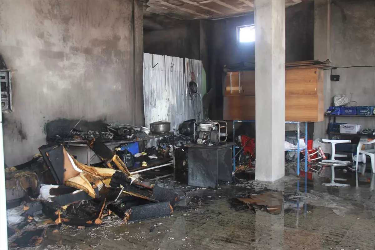 Serik\'te Depoda Yangın