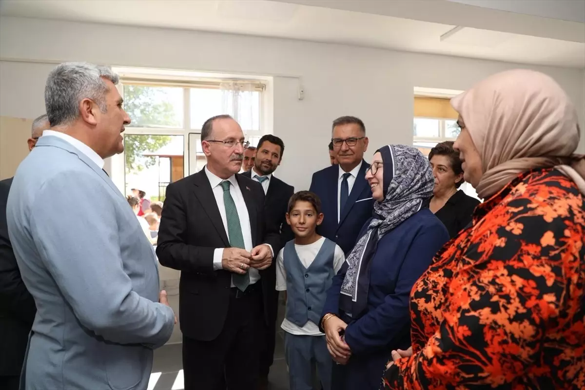 Serik\'te Okul Kıyafeti Üretim Projesi Başladı