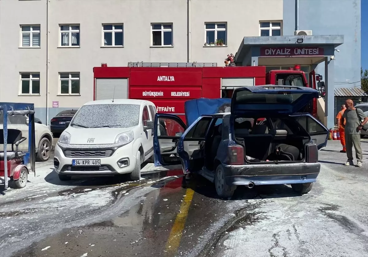 Antalya\'da Hastane Otoparkında Yangın