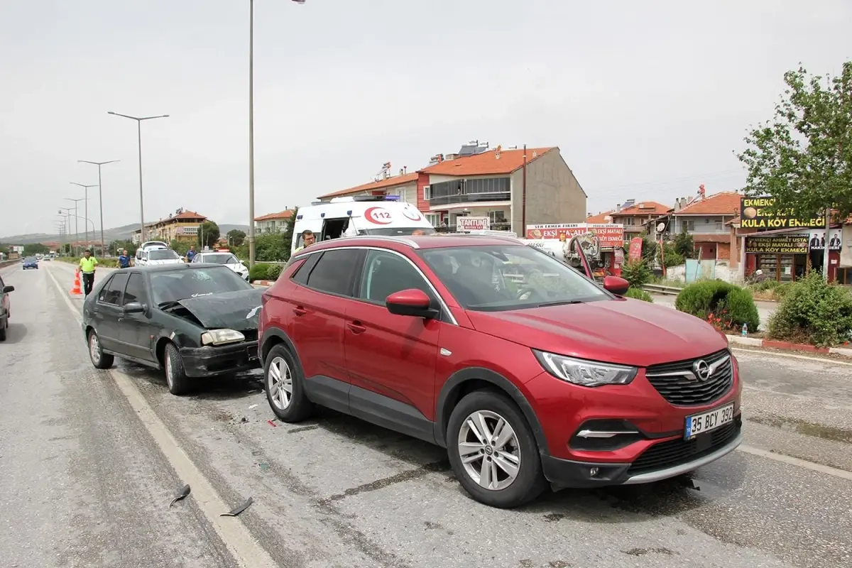 Manisa\'da Trafik Kazası: 1 Yaralı