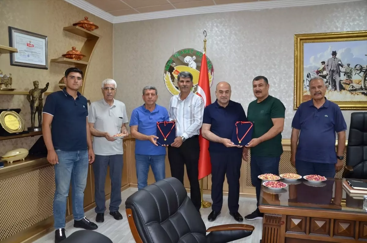 Nizip\'te İlk Antep Fıstığı Altınla Ödüllendirildi