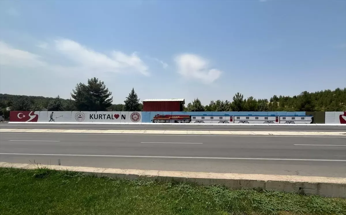 Jandarmadan Kurtalan Ekspresi\'ne Özel Dokunuş