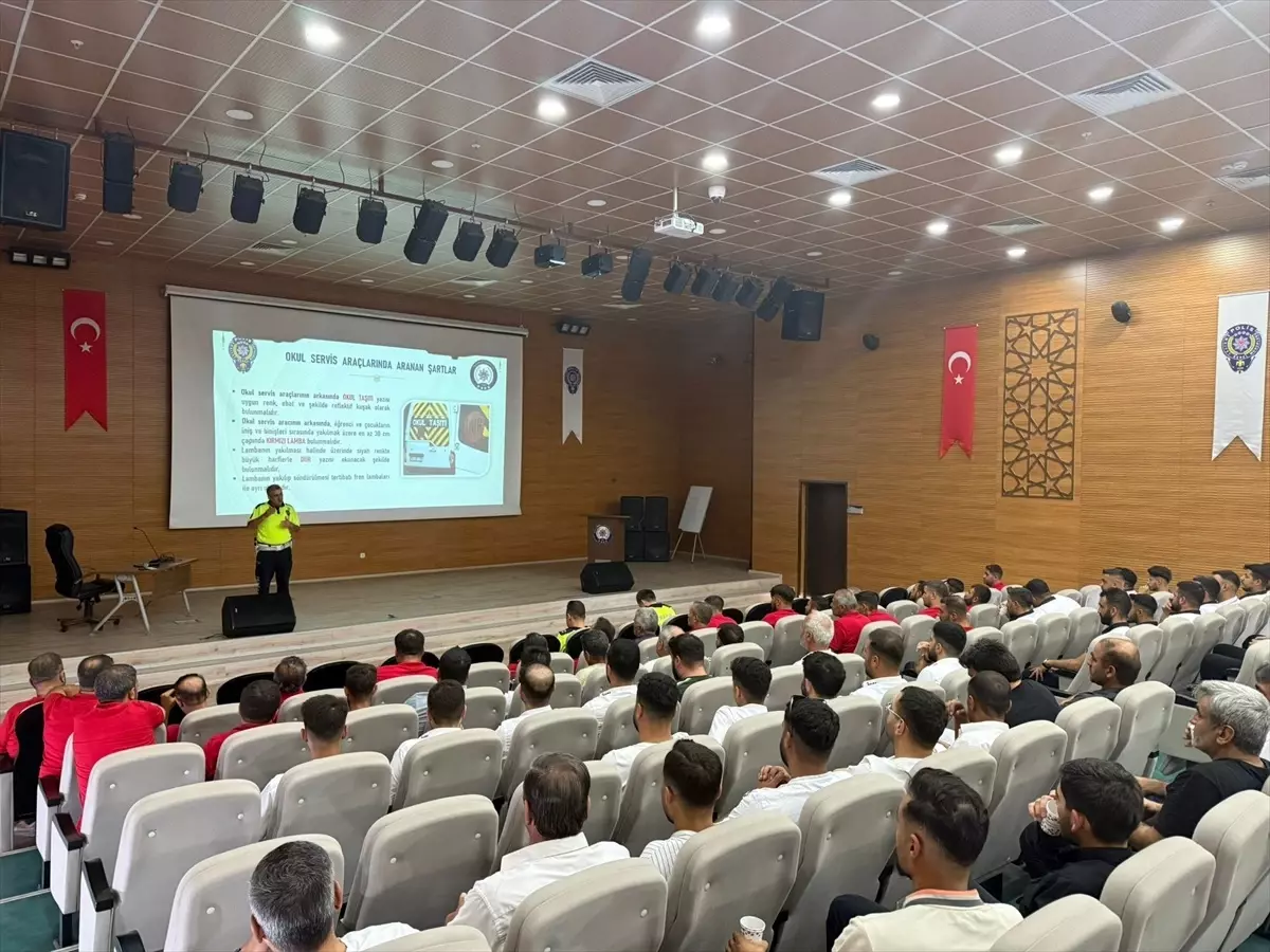 Siirt\'te Servis Sürücülerine Eğitim Semineri
