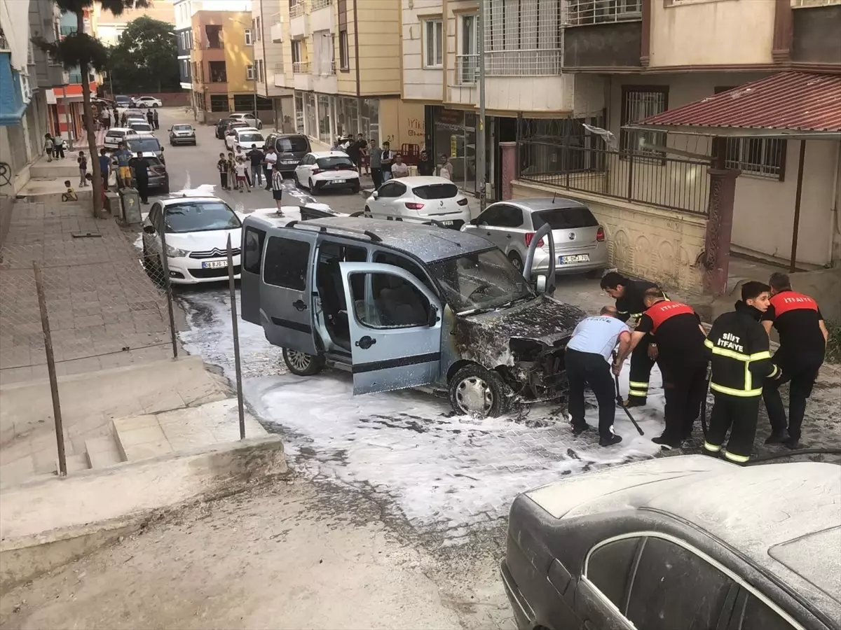 Siirt\'te Park Halindeki Araçta Yangın