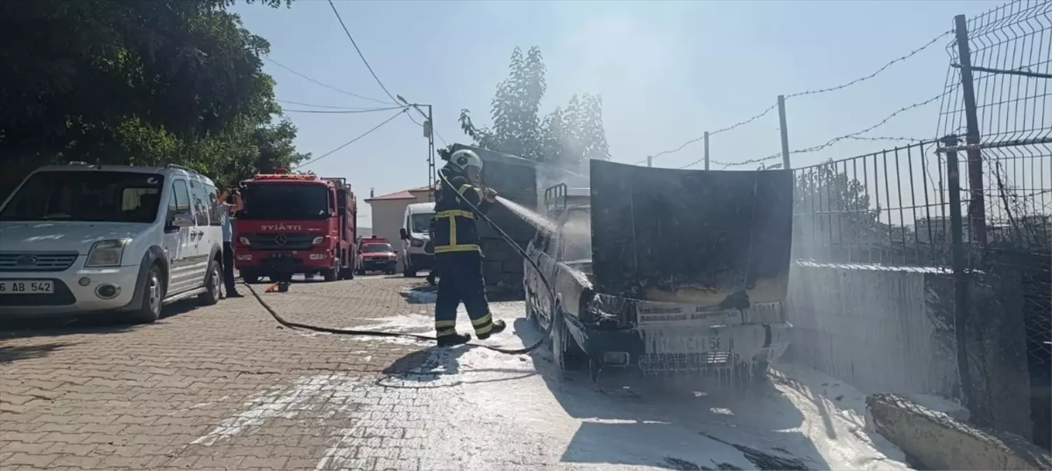 Siirt\'te Park Halindeki Araçta Yangın