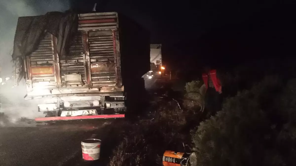 Siirt\'te Buğday Yüklü Tır Yandı