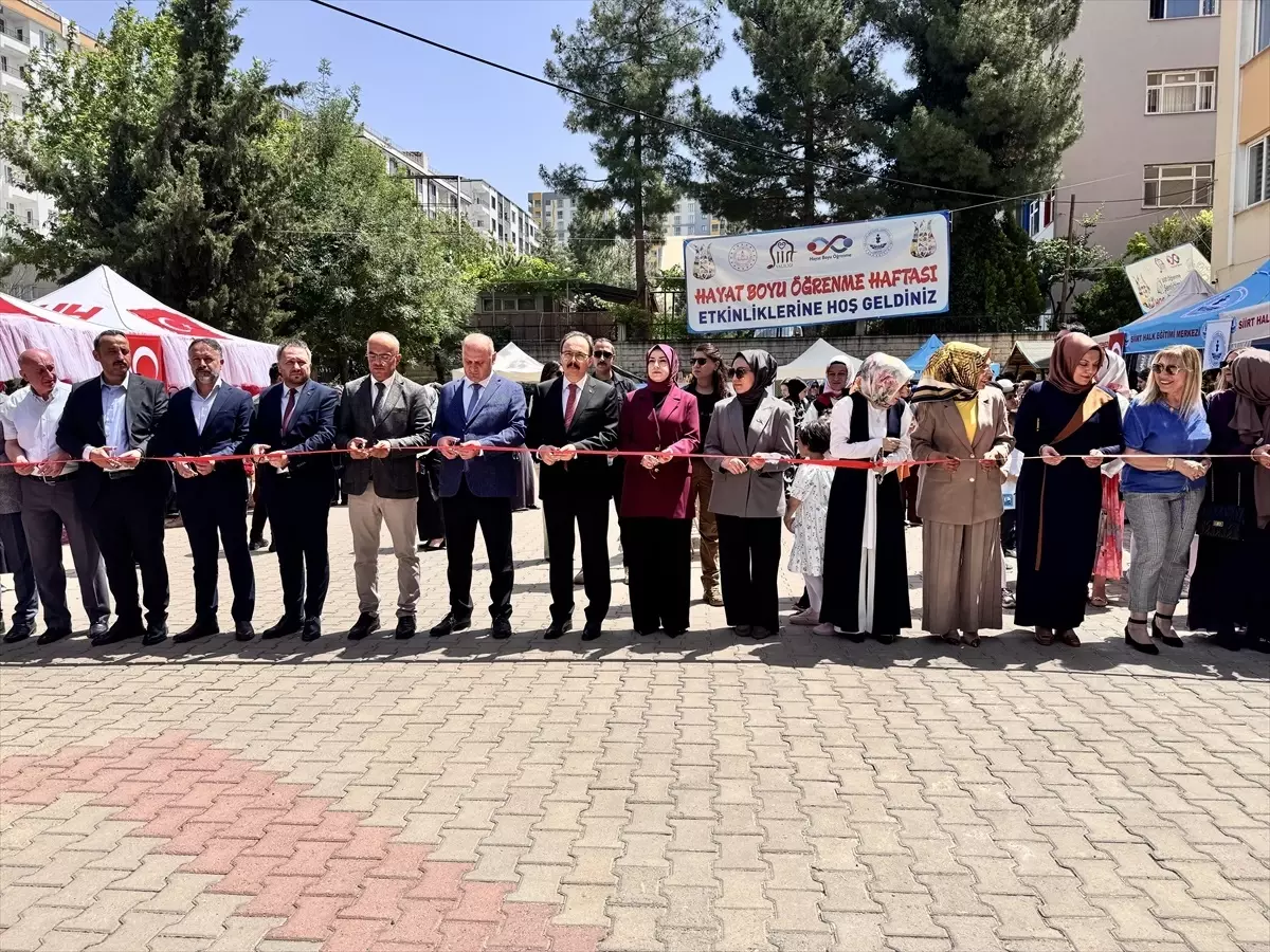 Siirt\'te Yıl Sonu Sergisi ve Müzik Şenliği