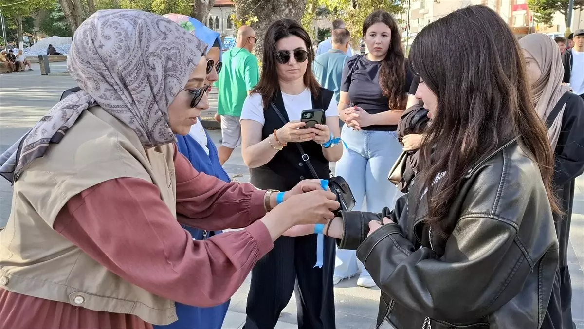Gazze’ye Destek İçin Mavi Kurdele