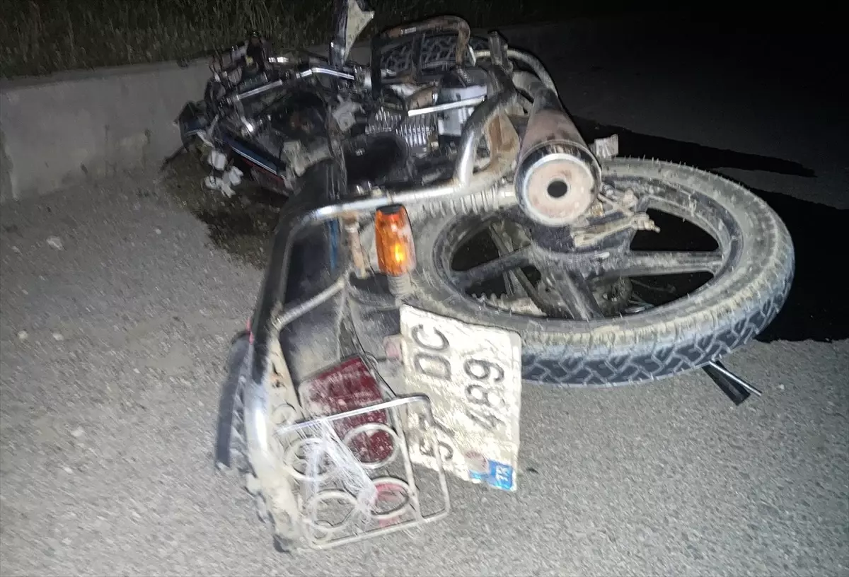 Boyabat\'ta Trafik Kazası: 1 Ölü, 1 Yaralı