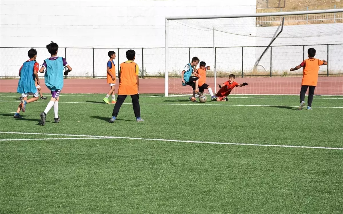 Şırnak\'ta Genç Futbolcular Seçmeleri Başladı