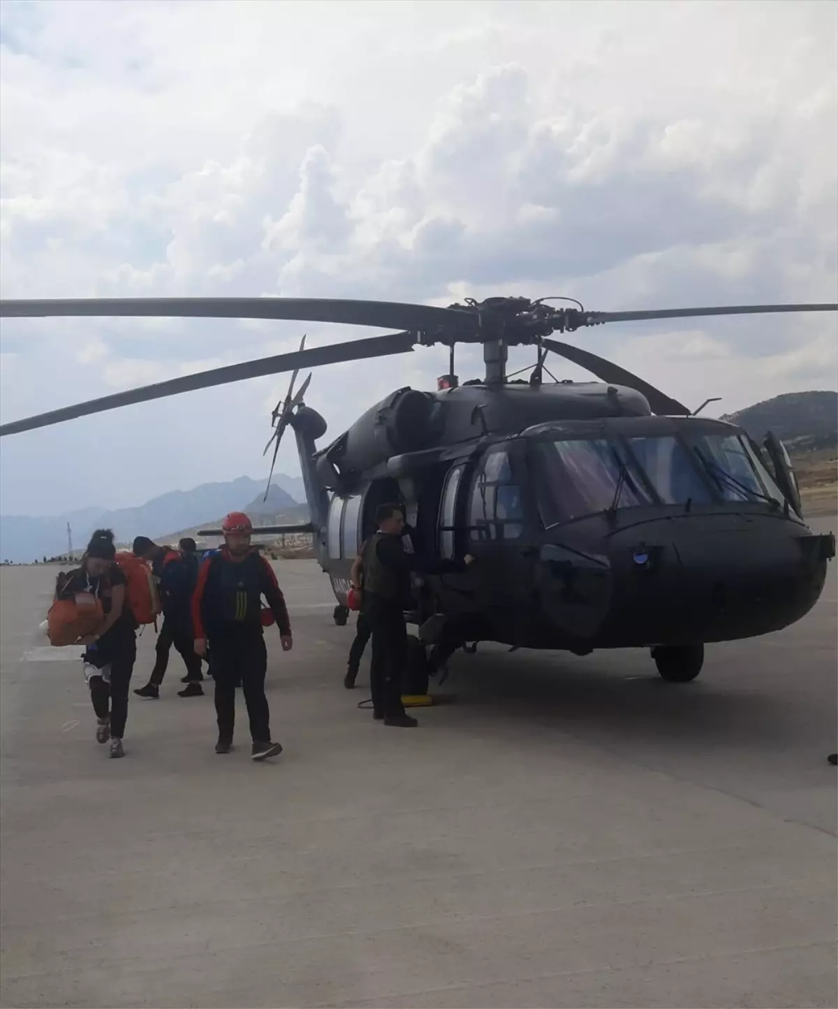 Şırnak\'ta İşçi Kayalıklardan Düştü
