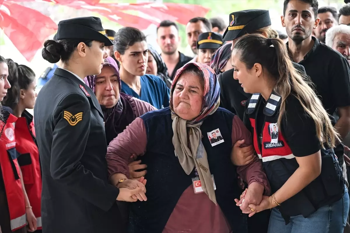 Şırnak\'ta şehit olan uzman çavuşun cenazesi Adana\'da defnedildi