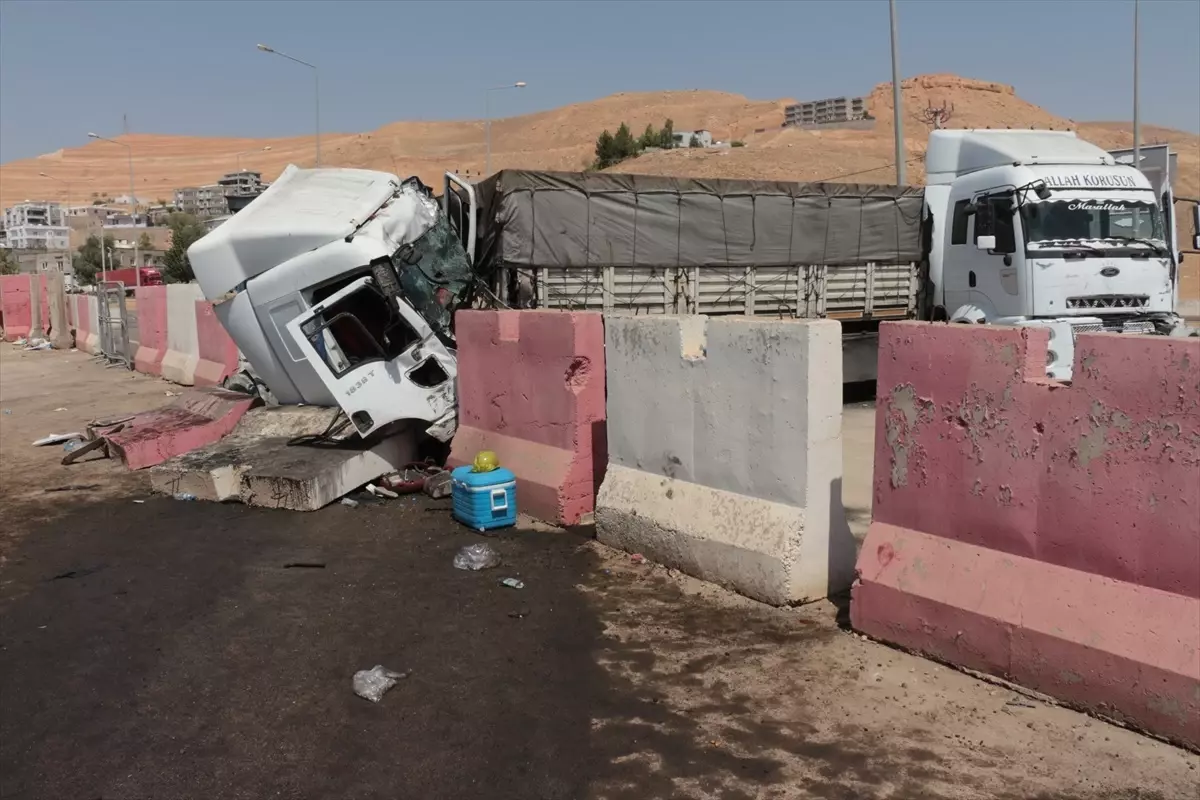 Cizre\'de Kardeş Tır Kazası: 1 Ölü, 1 Yaralı