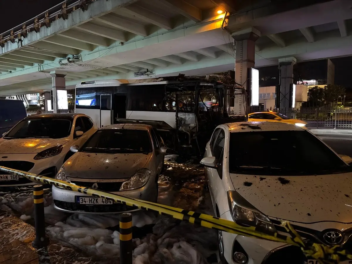 Şişli\'de Tur Otobüsünde Yangın